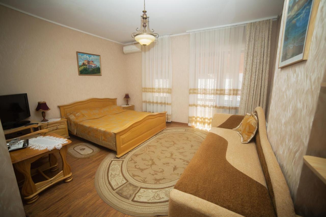 Готель «Вишневий Сад» Mukatschewo Exterior foto