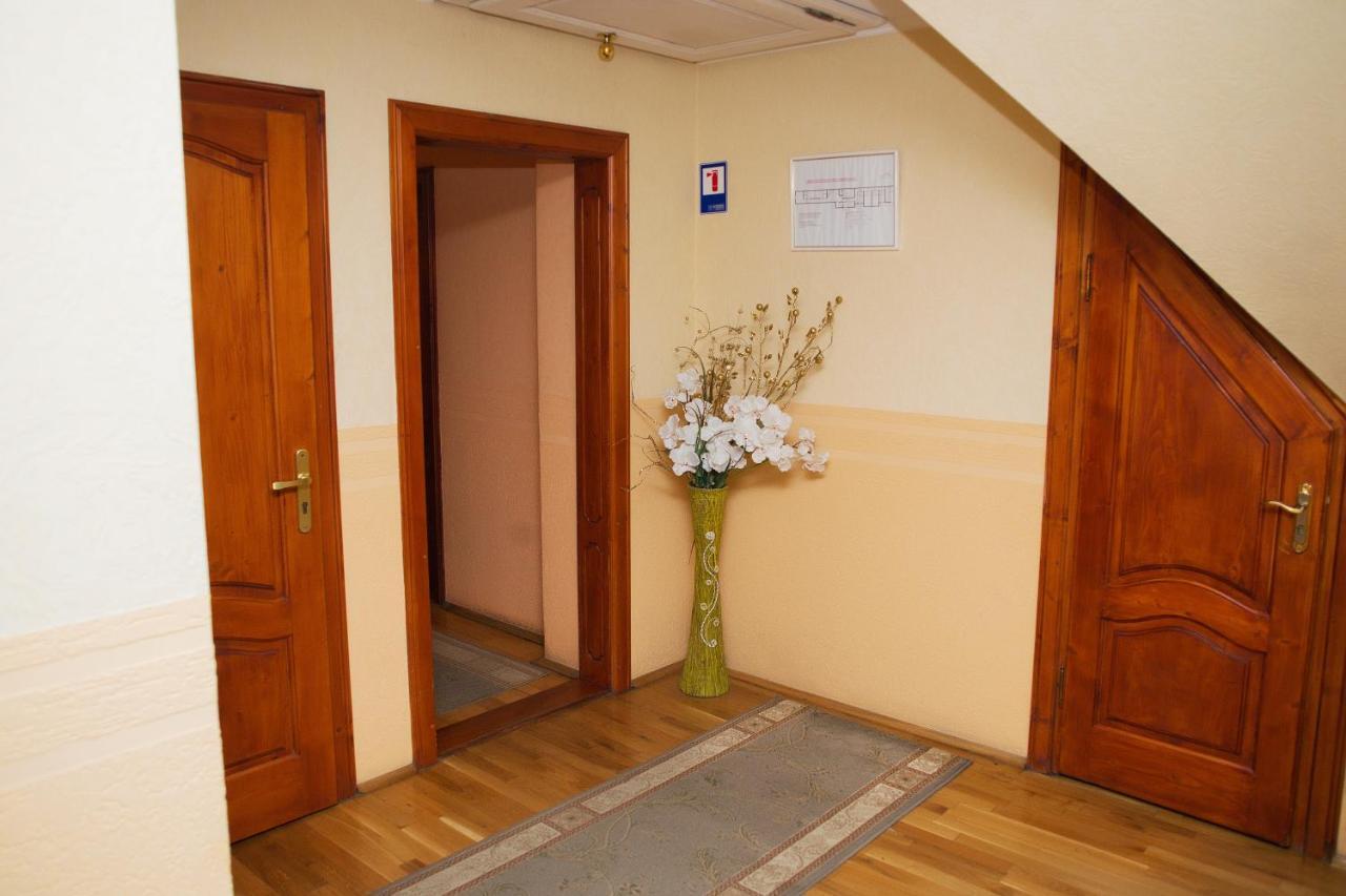 Готель «Вишневий Сад» Mukatschewo Exterior foto